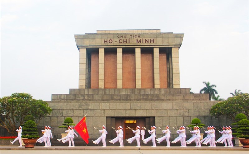 Ho-Chi-Minh-Mausoleum-Ha-Noi